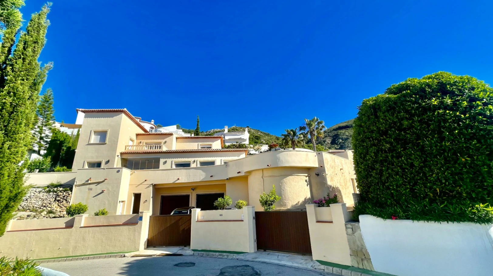 Villa en venta en Jalon: Lujosa, eficiente en energía