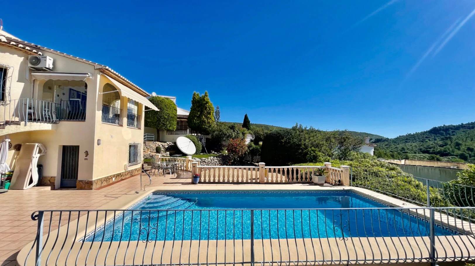 Villa te koop in Alcalali: Modern, met prachtig uitzicht