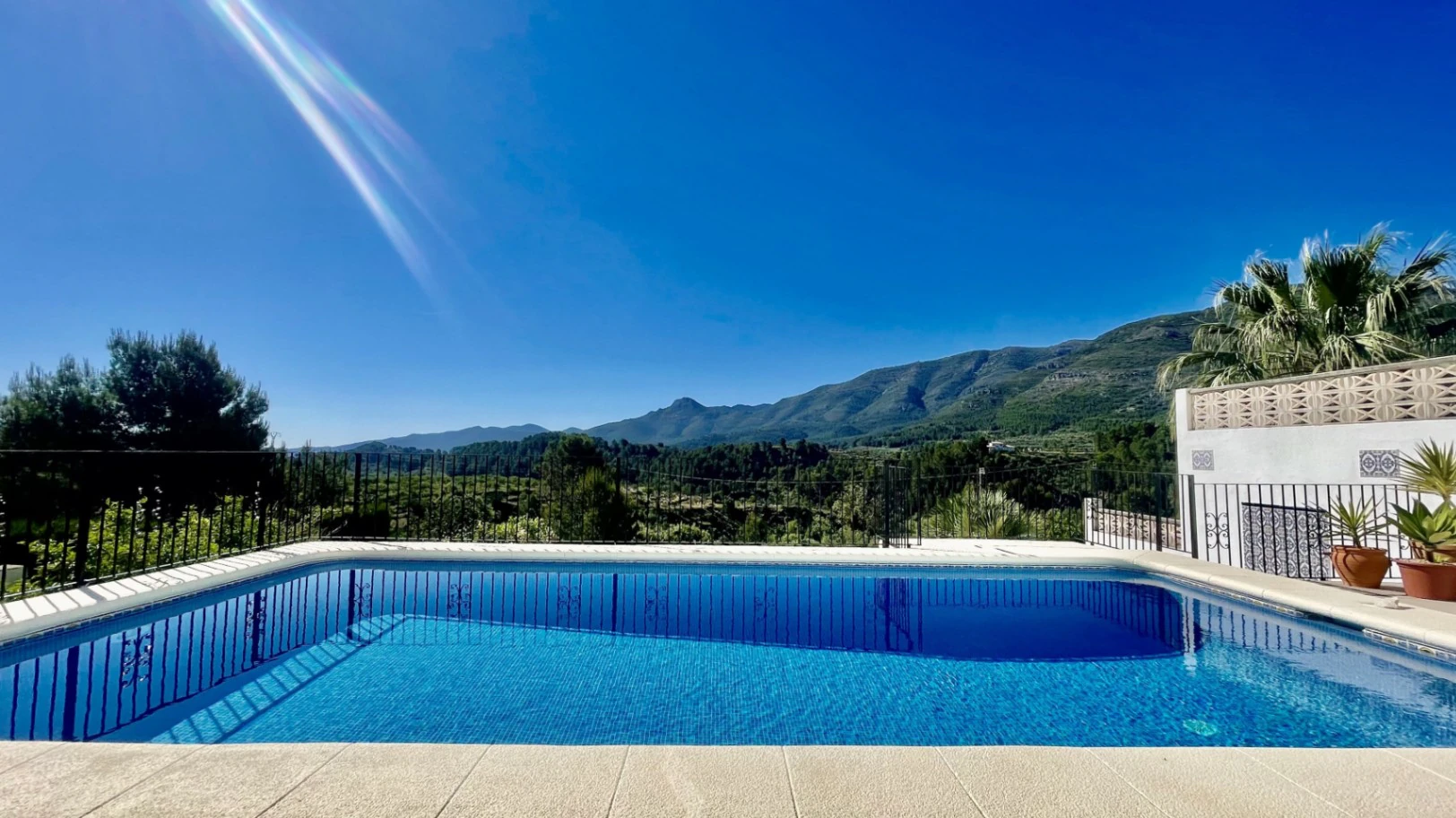 Villa à vendre à Benigembla : Spécifications élevées, vues fabuleuses
