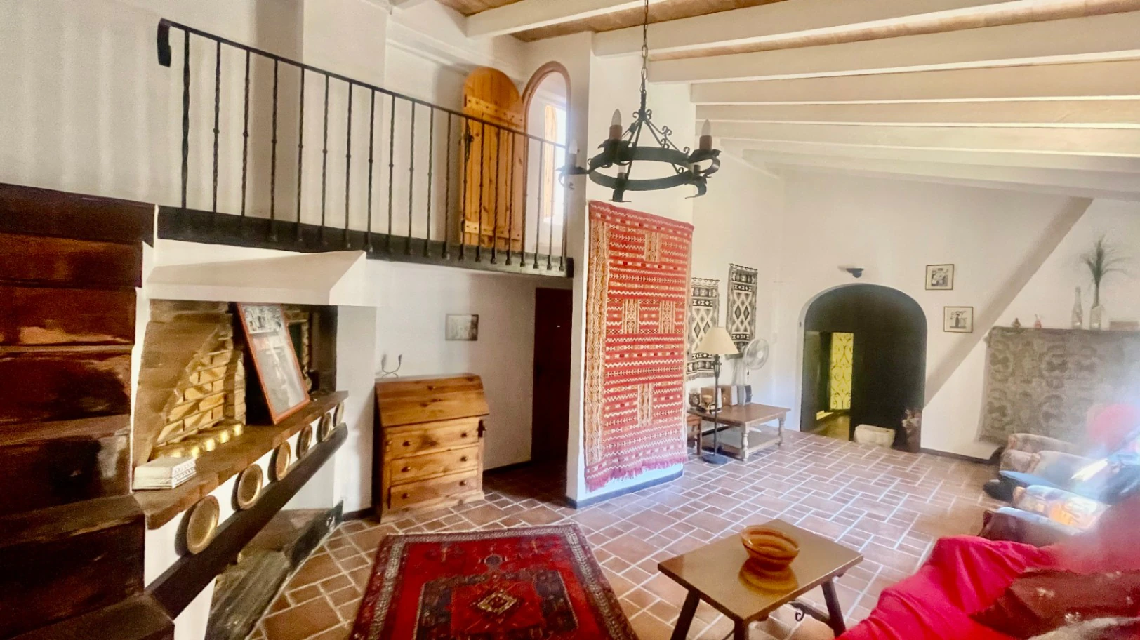 Dorpswoning in traditionele finca-stijl te koop in Llosa: uniek en charmant