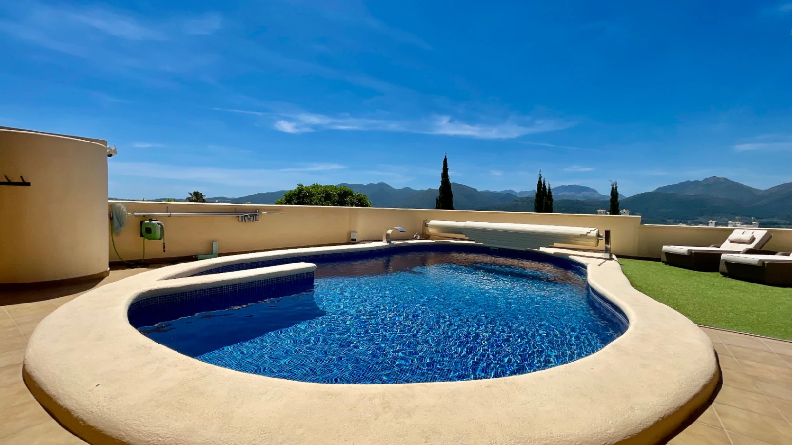 Villa for sale in Jalon : Luxurious,  energy-efficient