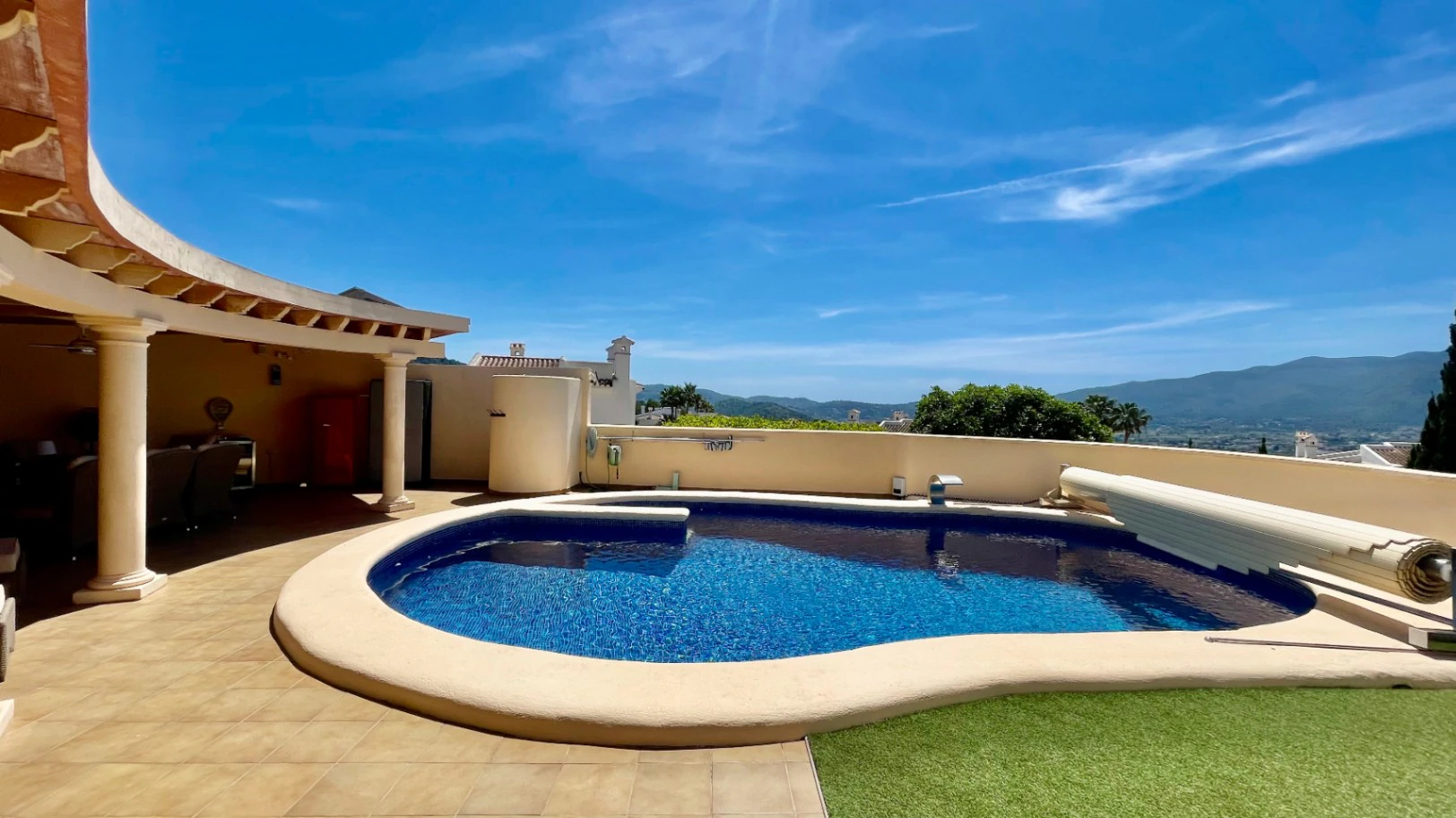 Villa en venta en Jalon: Lujosa, eficiente en energía