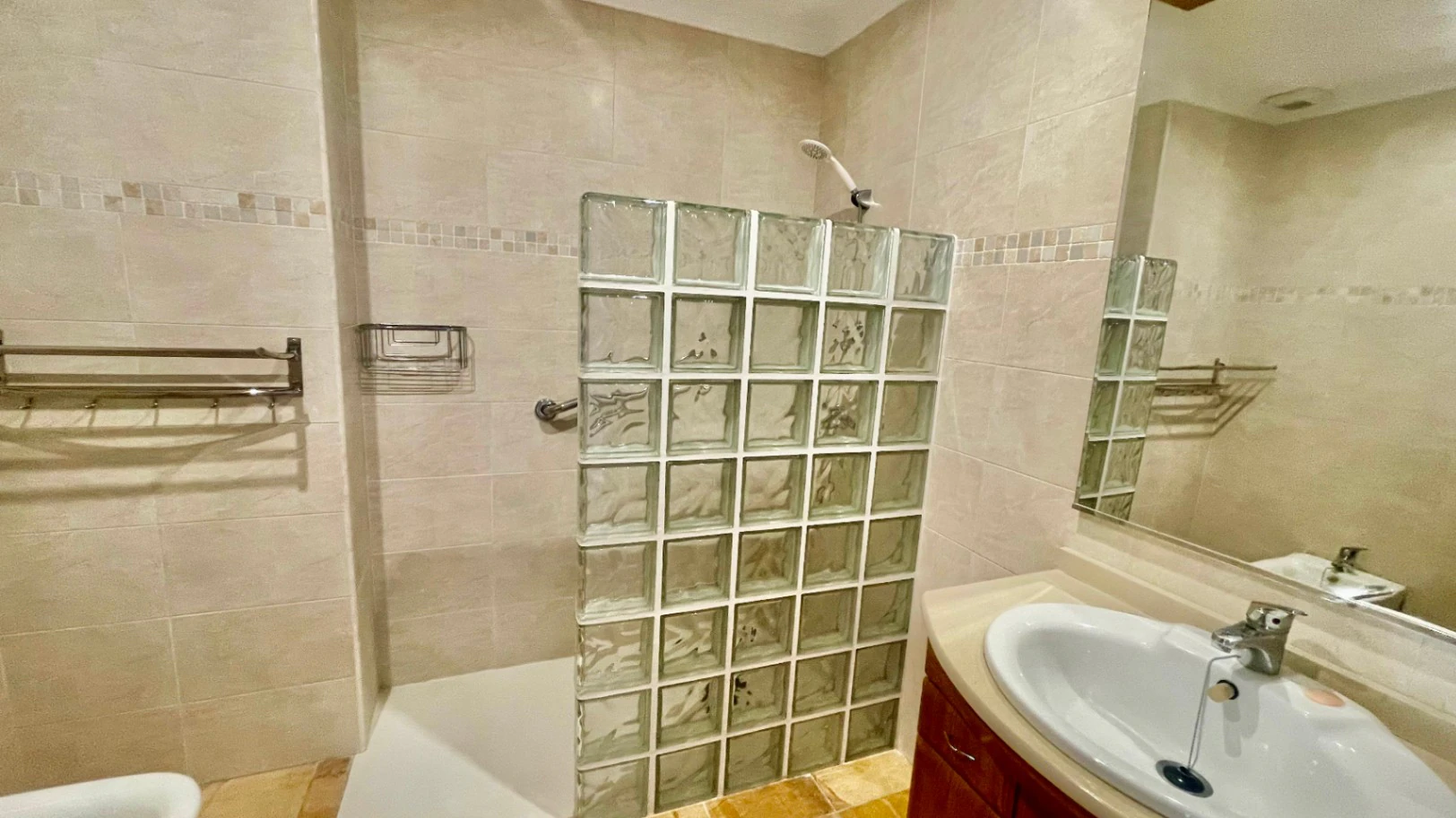 Modern townhouse for sale in Murla:  Spacious and versatile