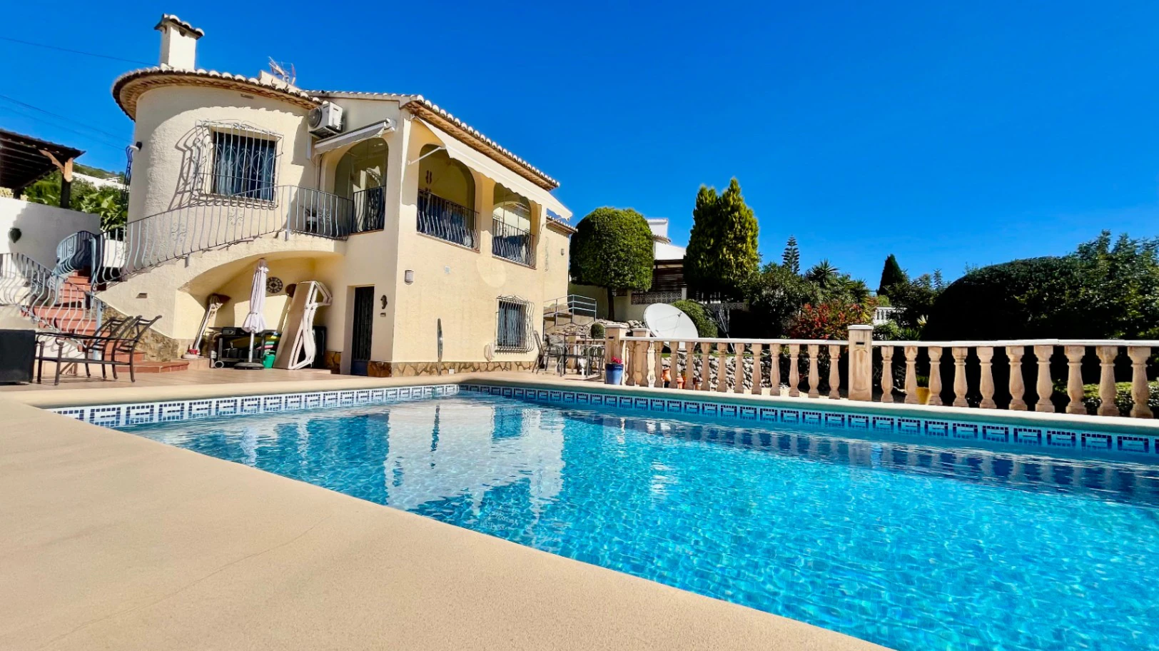 Villa te koop in Alcalali: Modern, met prachtig uitzicht