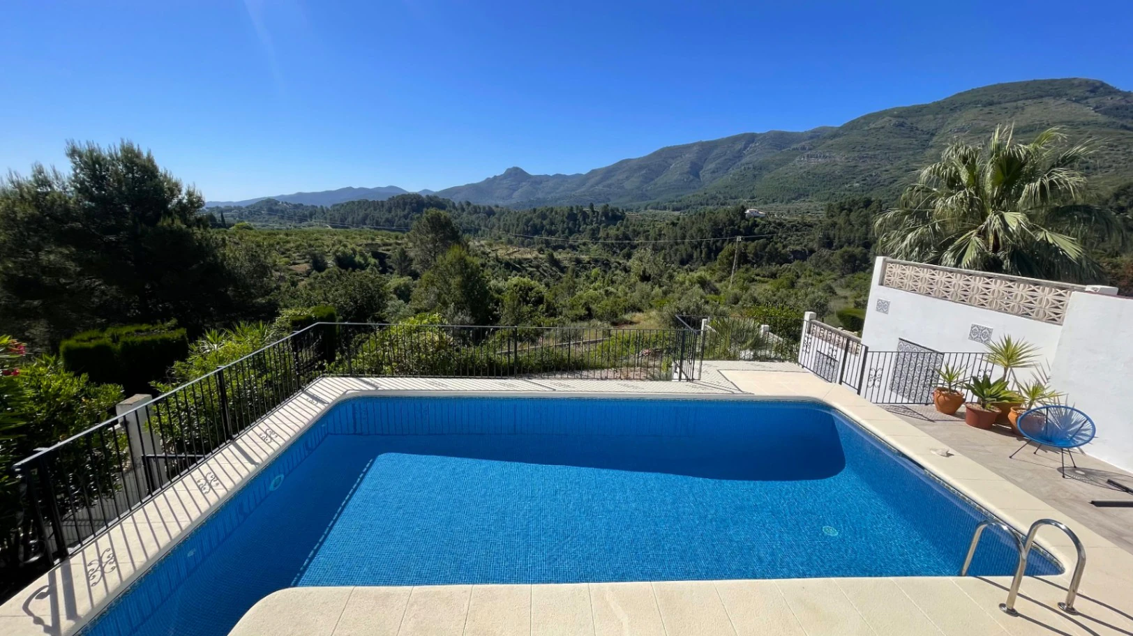 Villa à vendre à Benigembla : Spécifications élevées, vues fabuleuses