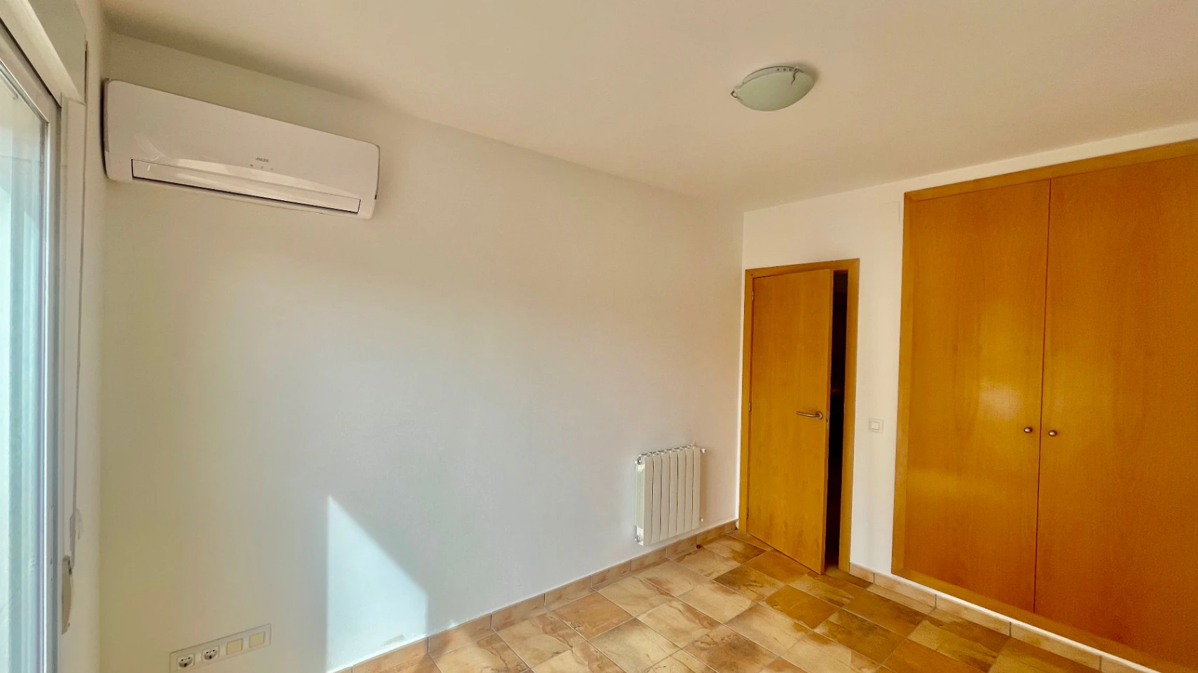 Modern townhouse for sale in Murla:  Spacious and versatile