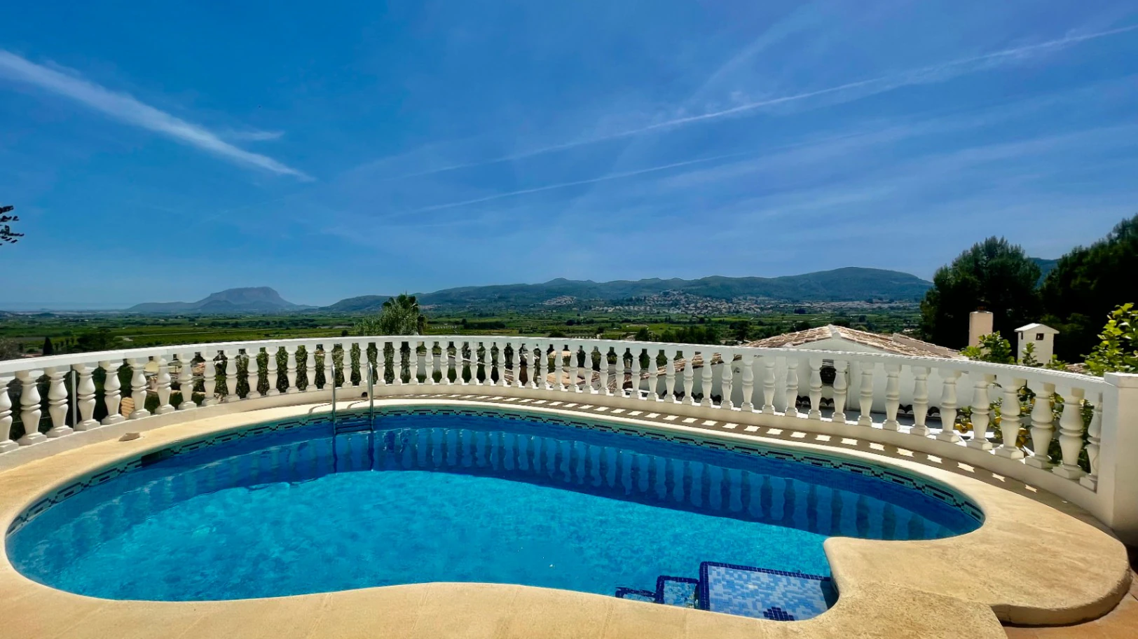Villa for sale in Tormos: Spectacular views, guest apartment