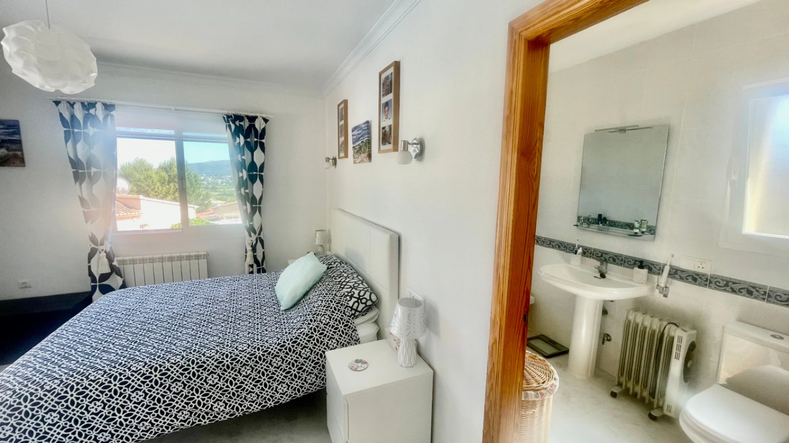 Villa te koop in Alcalali: modern, in perfecte staat, ruim hoekperceel