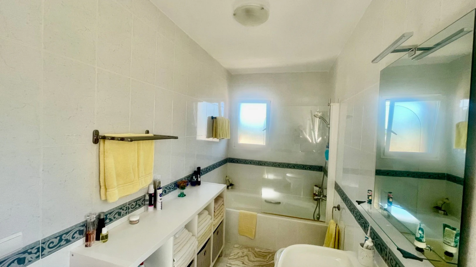 Villa te koop in Alcalali: modern, in perfecte staat, ruim hoekperceel