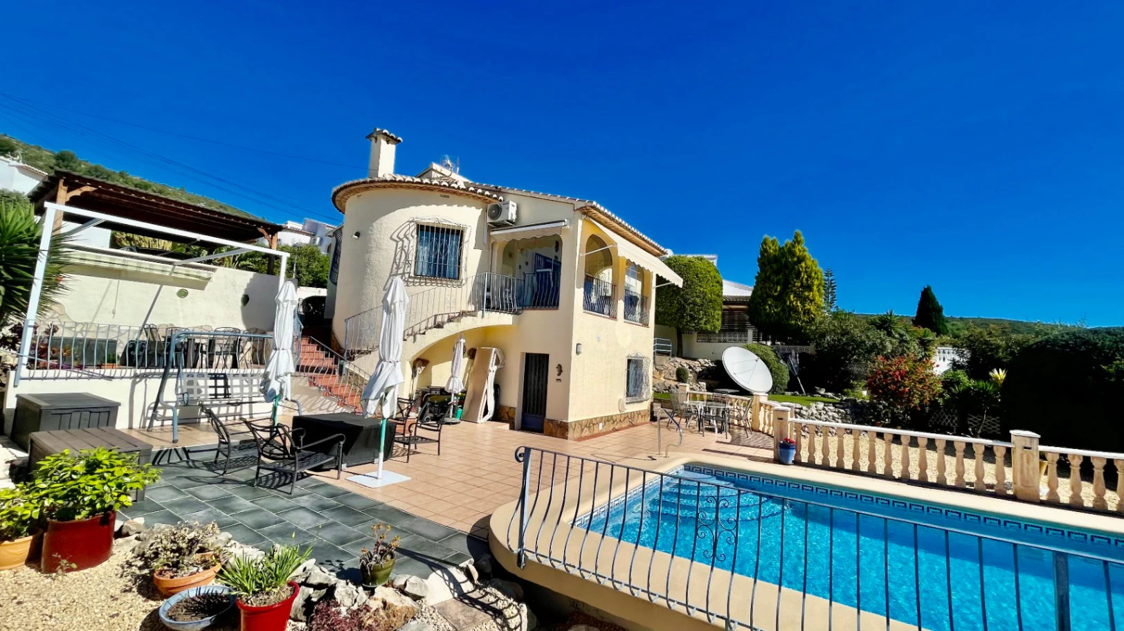 Villa te koop in Alcalali: Modern, met prachtig uitzicht