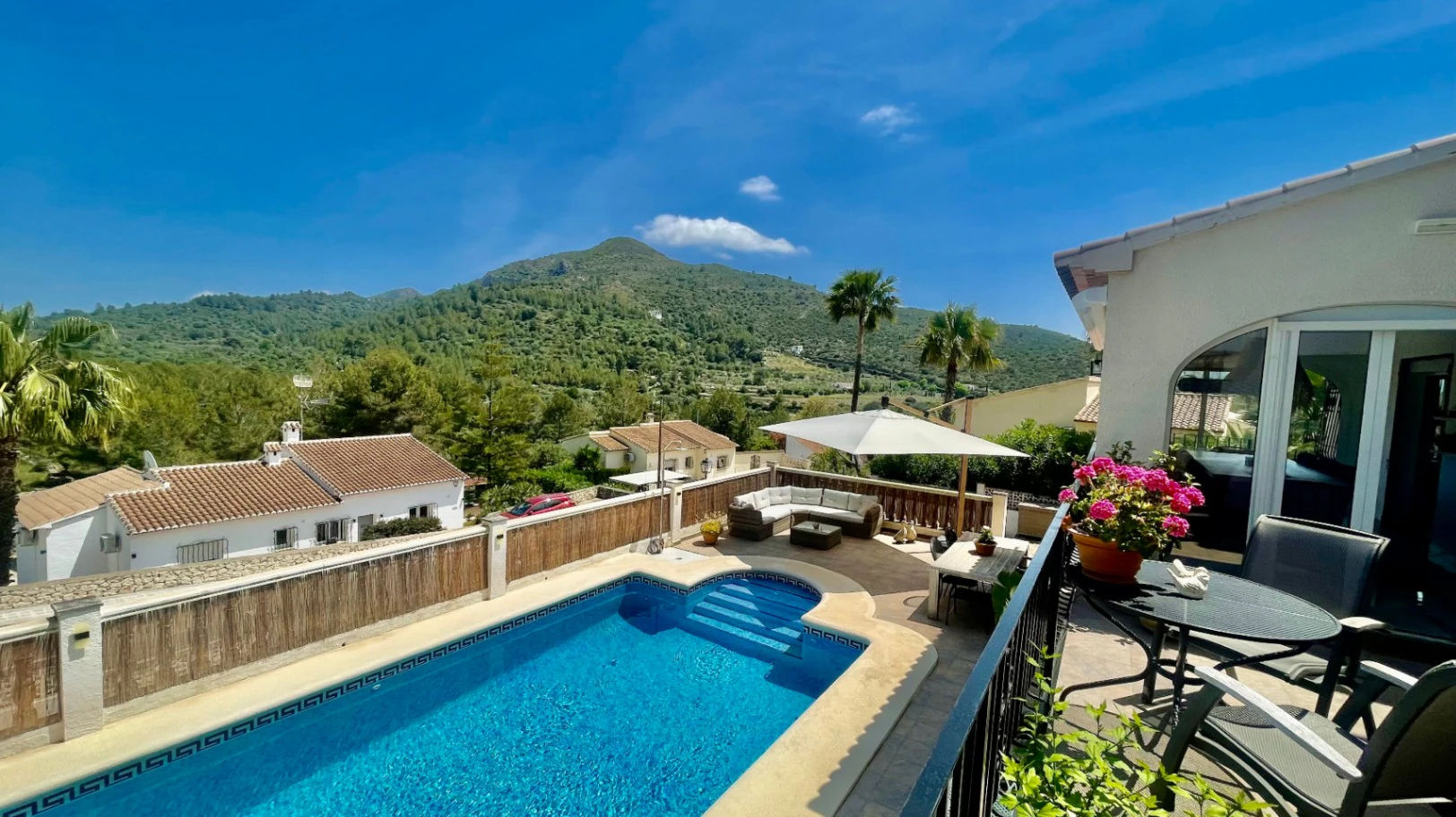 Villa te koop in Alcalalí: Ruim hoekperceel