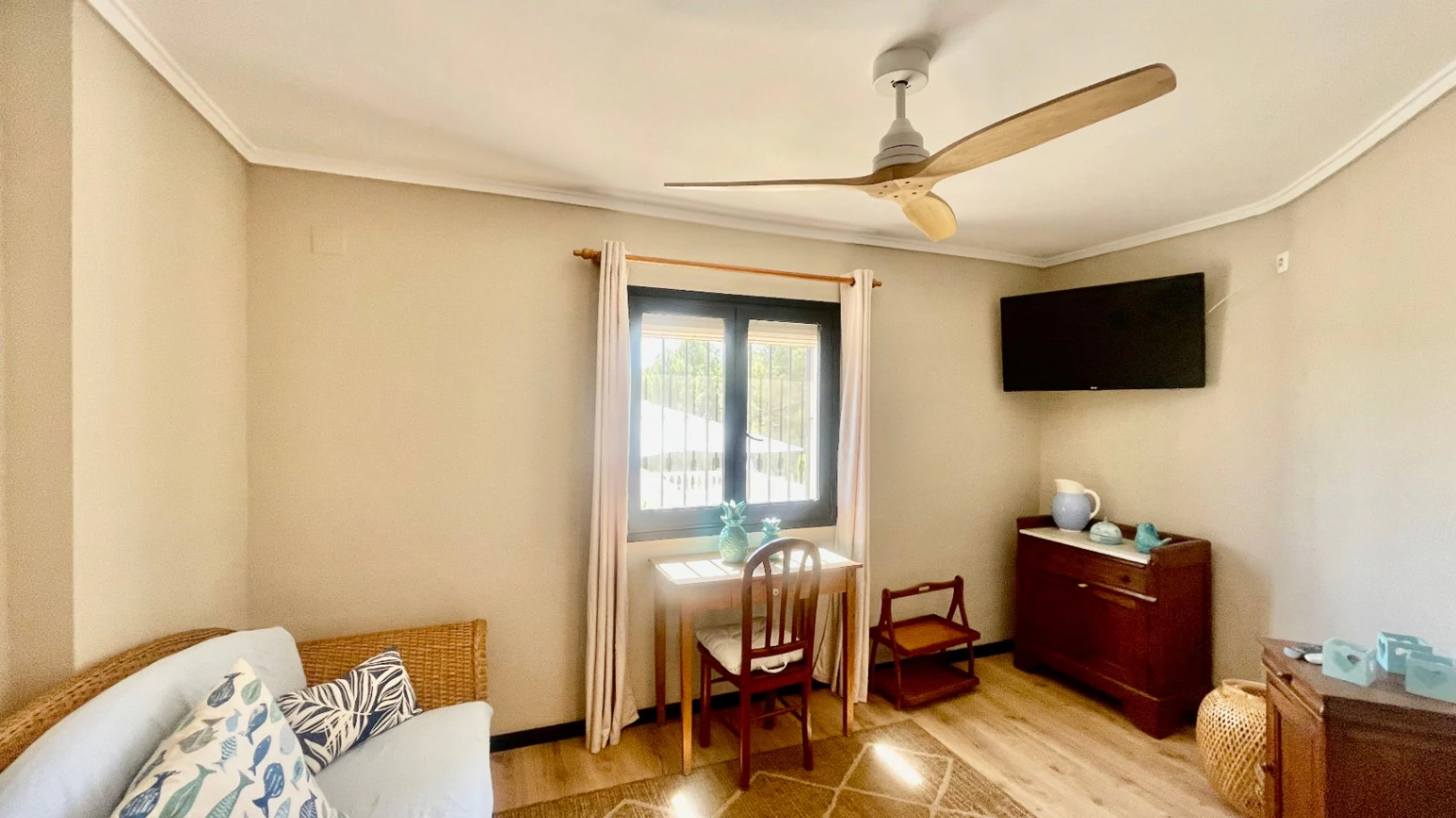 Villa for sale in Tormos: Spectacular views, guest apartment