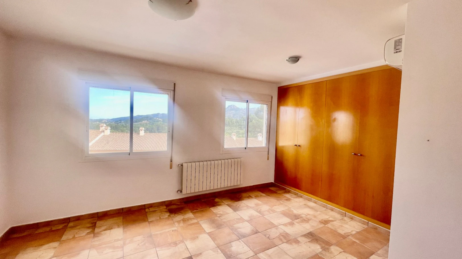 Modern townhouse for sale in Murla:  Spacious and versatile