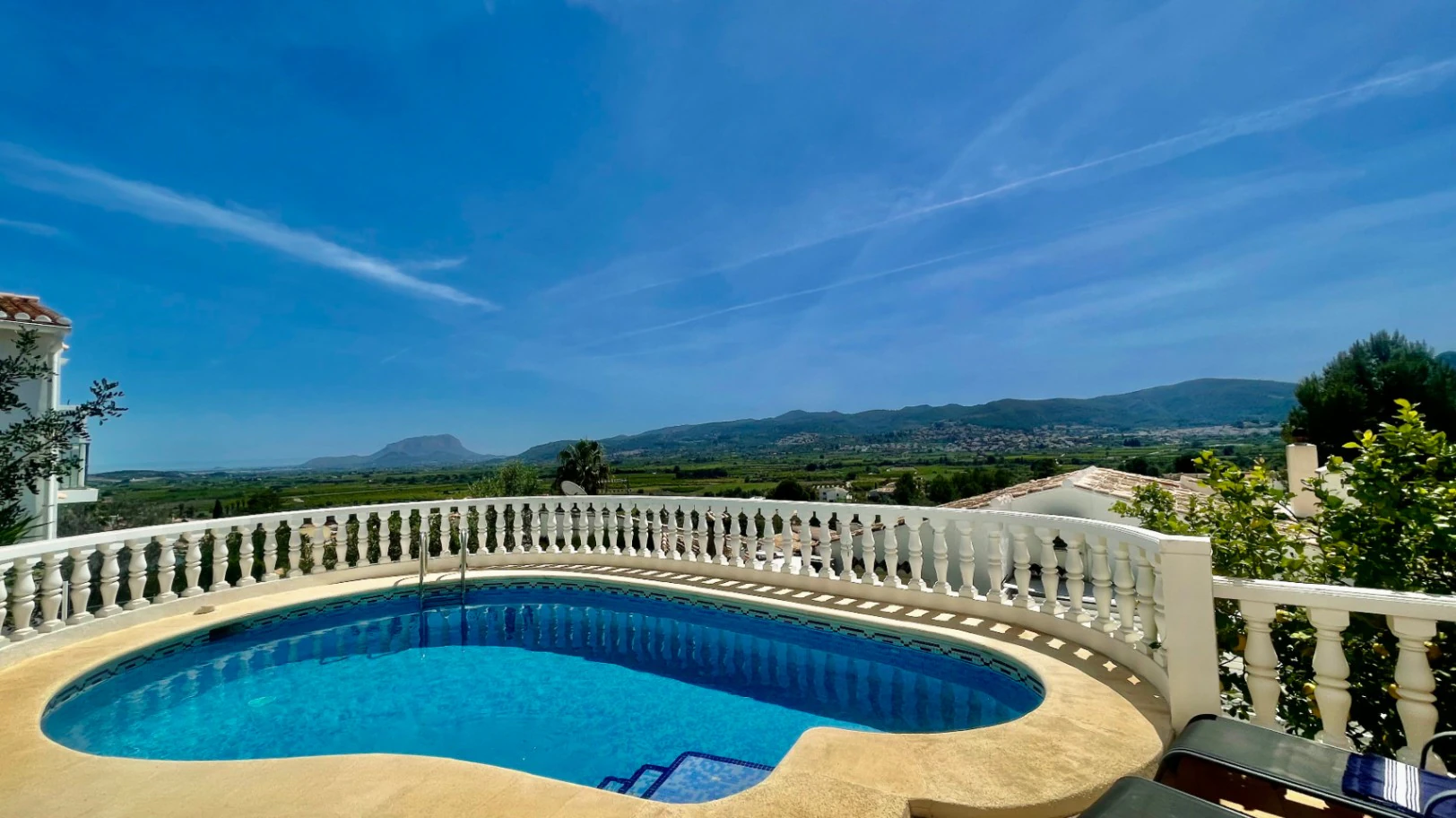 Villa for sale in Tormos: Spectacular views, guest apartment