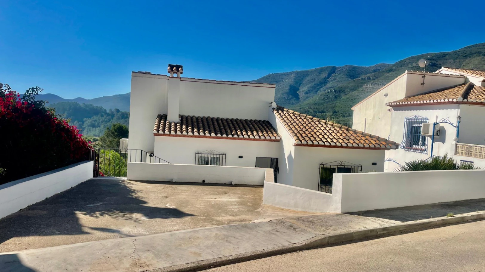 Villa à vendre à Benigembla : Spécifications élevées, vues fabuleuses