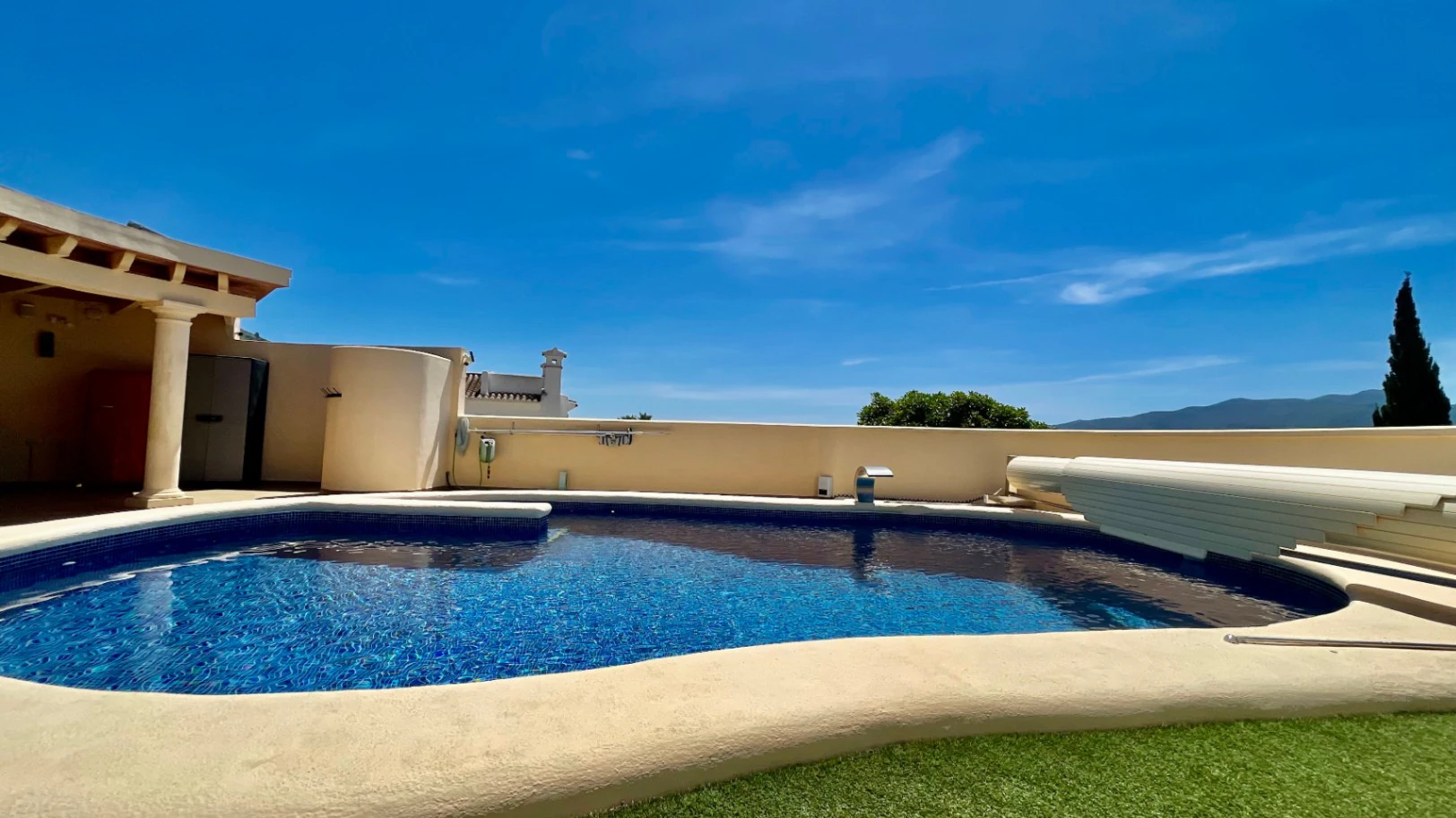 Villa en venta en Jalon: Lujosa, eficiente en energía