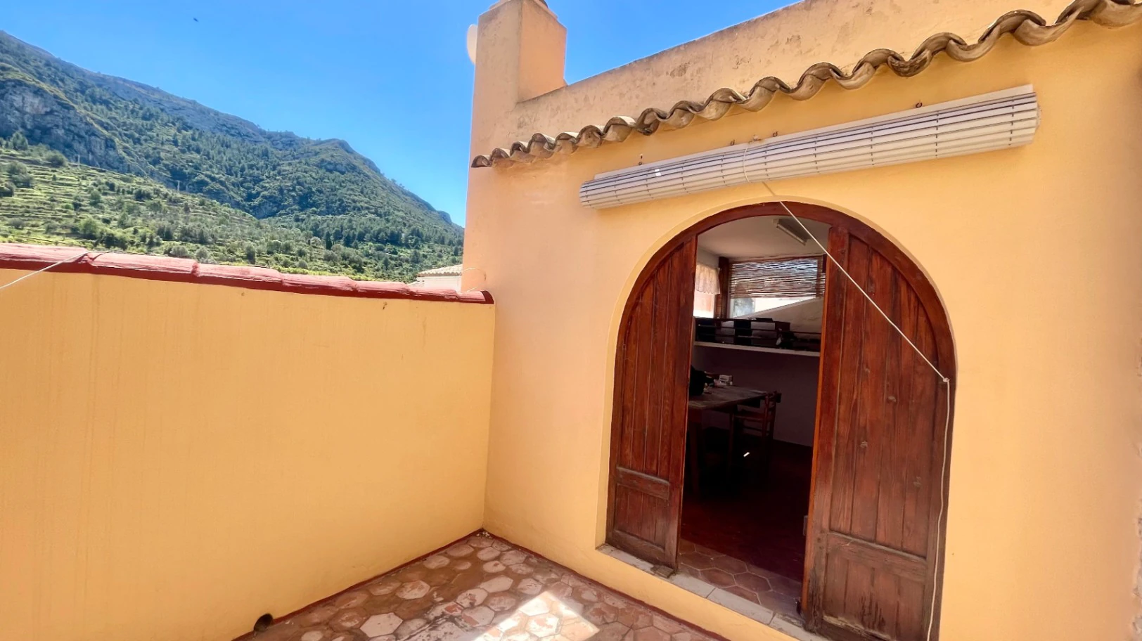 Dorpswoning in traditionele finca-stijl te koop in Llosa: uniek en charmant