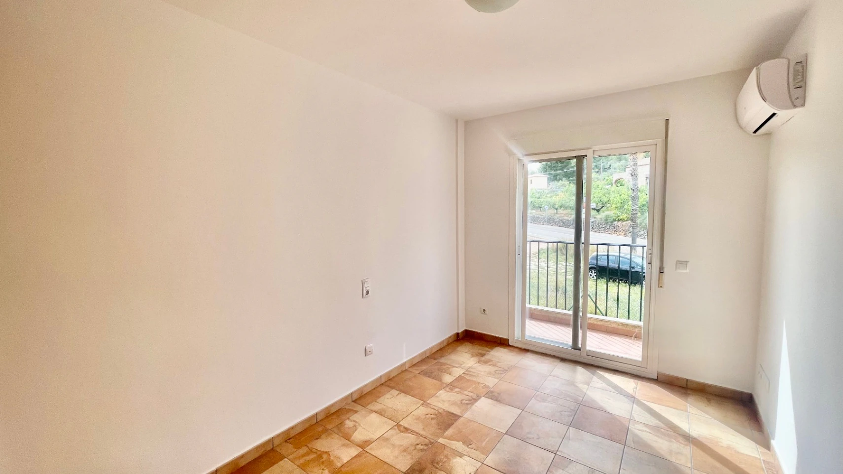 Modern townhouse for sale in Murla:  Spacious and versatile