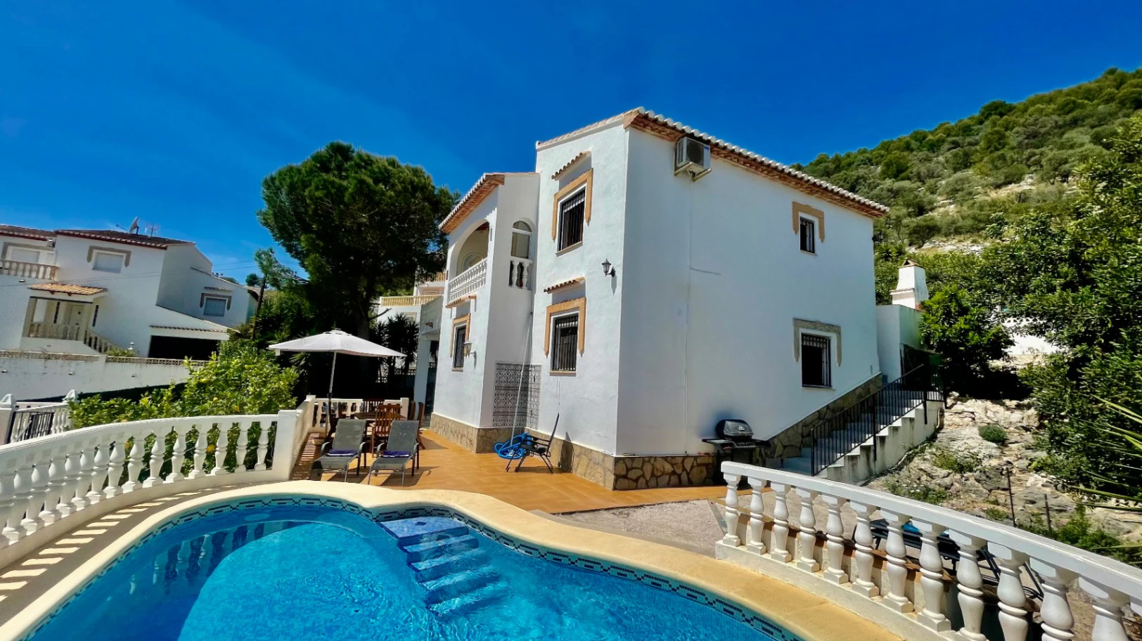 Villa for sale in Tormos: Spectacular views, guest apartment
