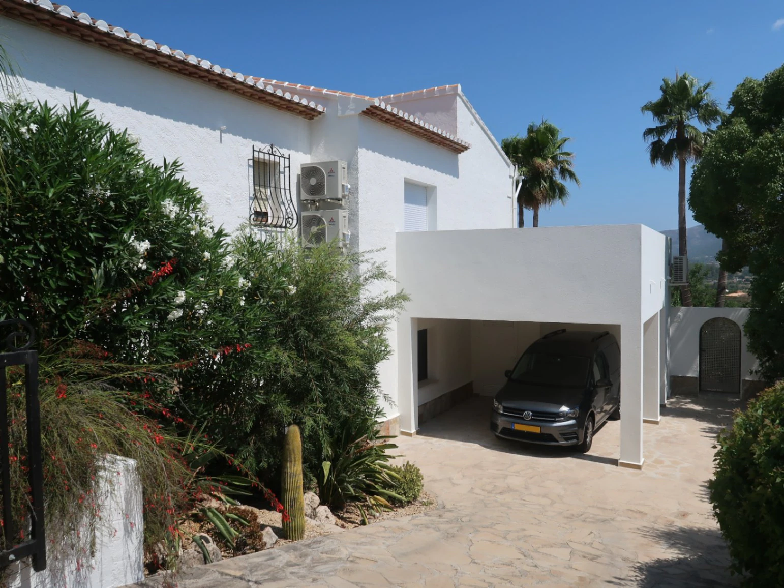 Villa en venta en Jalón: primera línea con espectaculares vistas orientadas al sur.