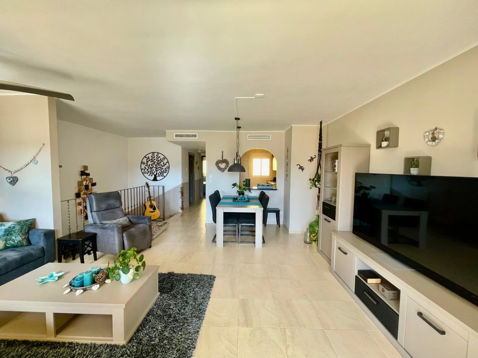 Casa adosada moderna en venta en Jalón: lujosa, con vistas impresionantes.