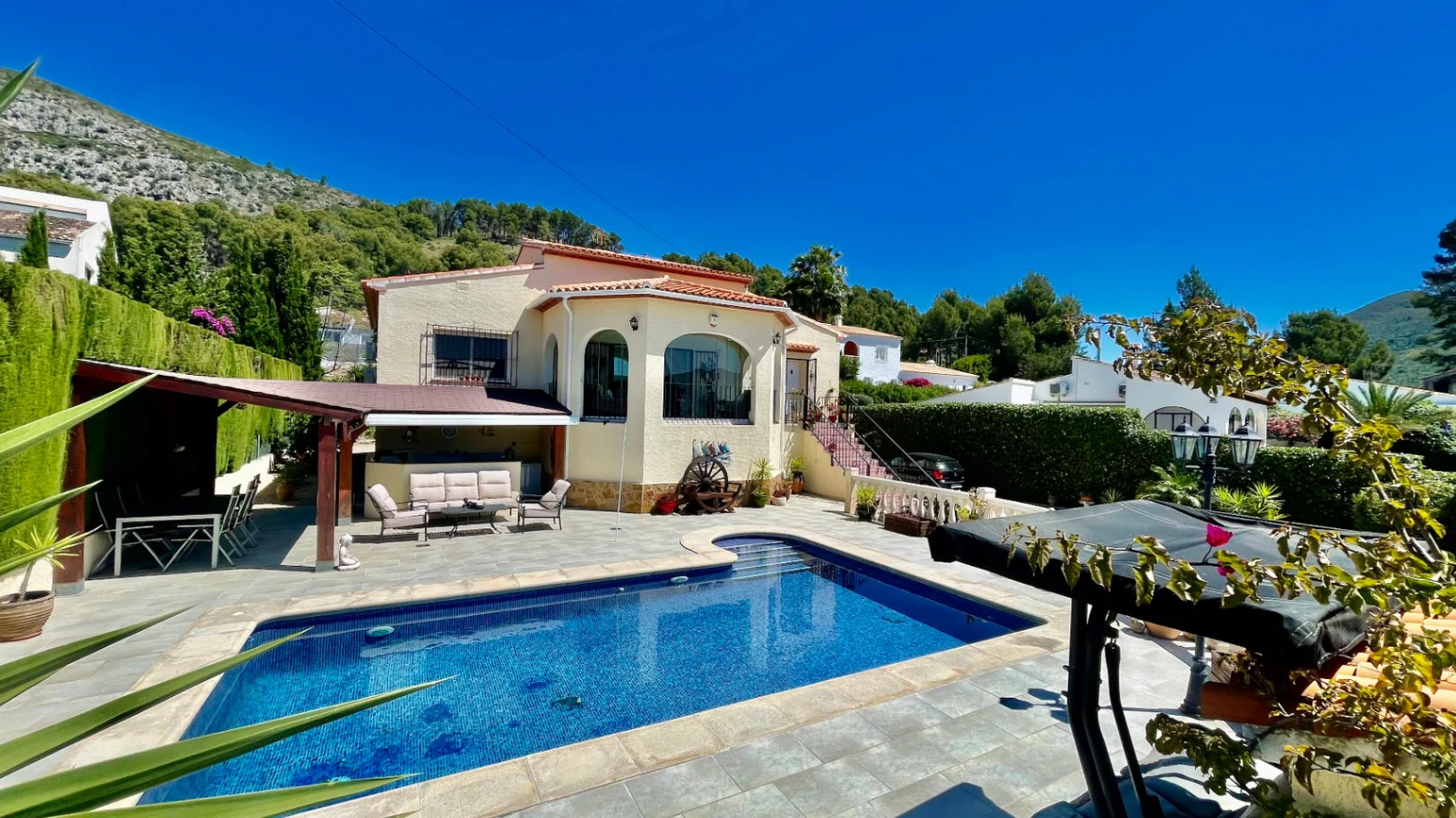 Villa en venta en Alcalalí: Ubicación privilegiada, espaciosa de una sola planta.