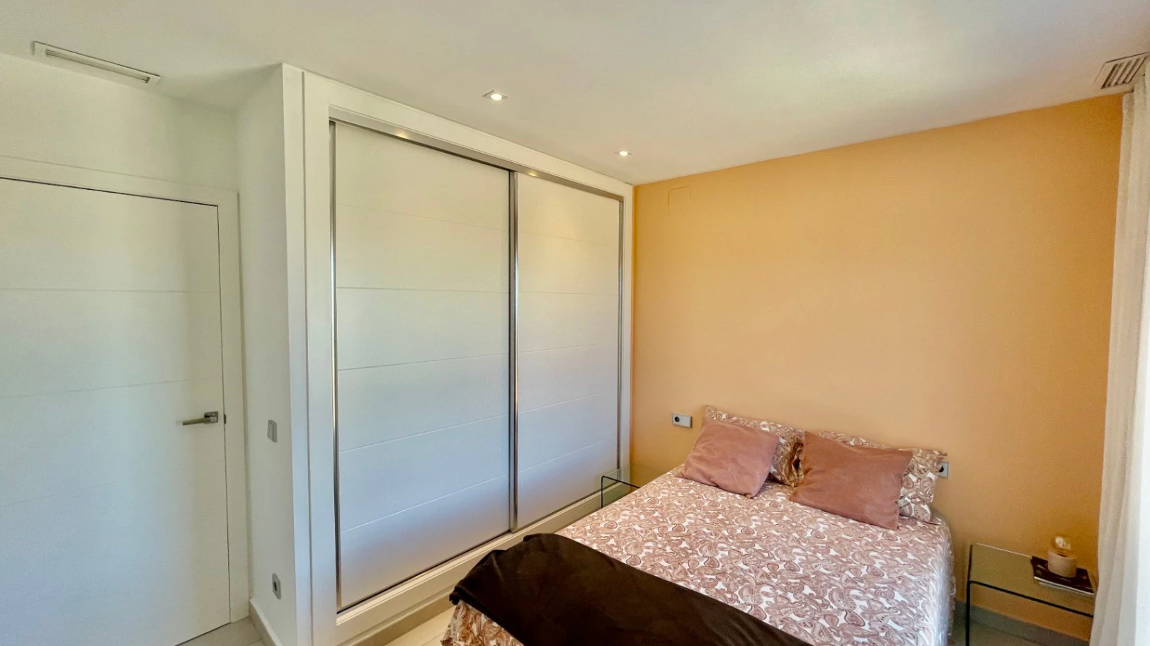 Villa for sale in Orba: Minimalist luxury, with fabulous views