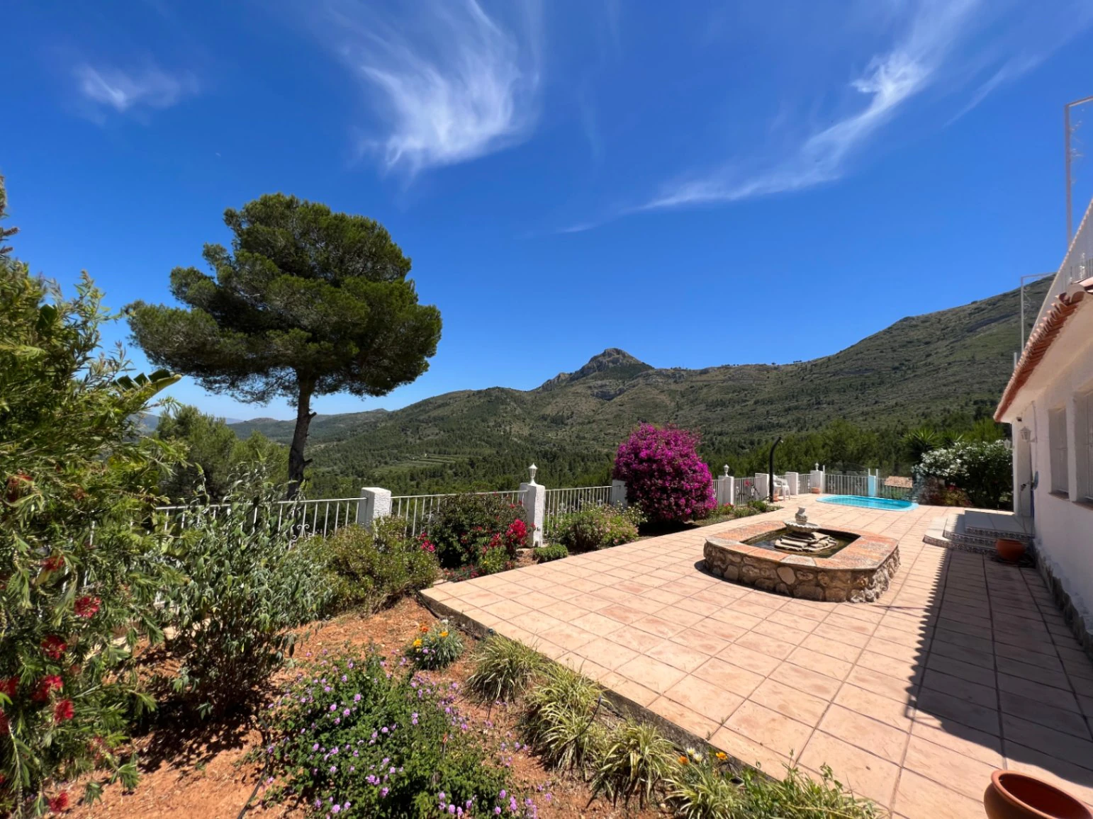 Villa à vendre à Parcent : vue imprenable, emplacement paisible