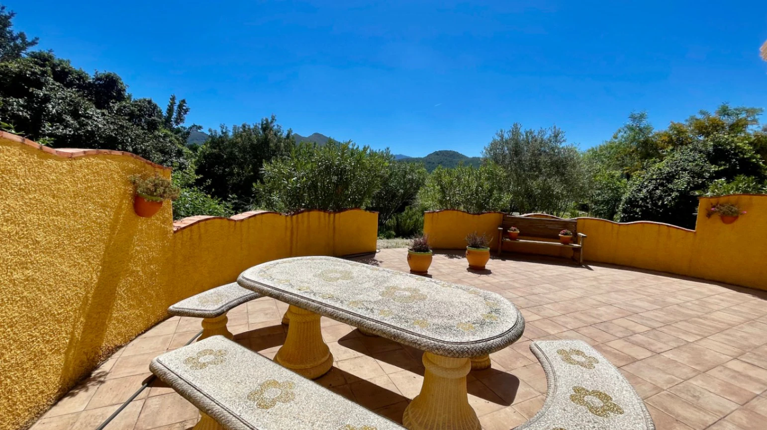 Villa en venta en Jalón: parcela llana y espaciosa, en una zona tranquila