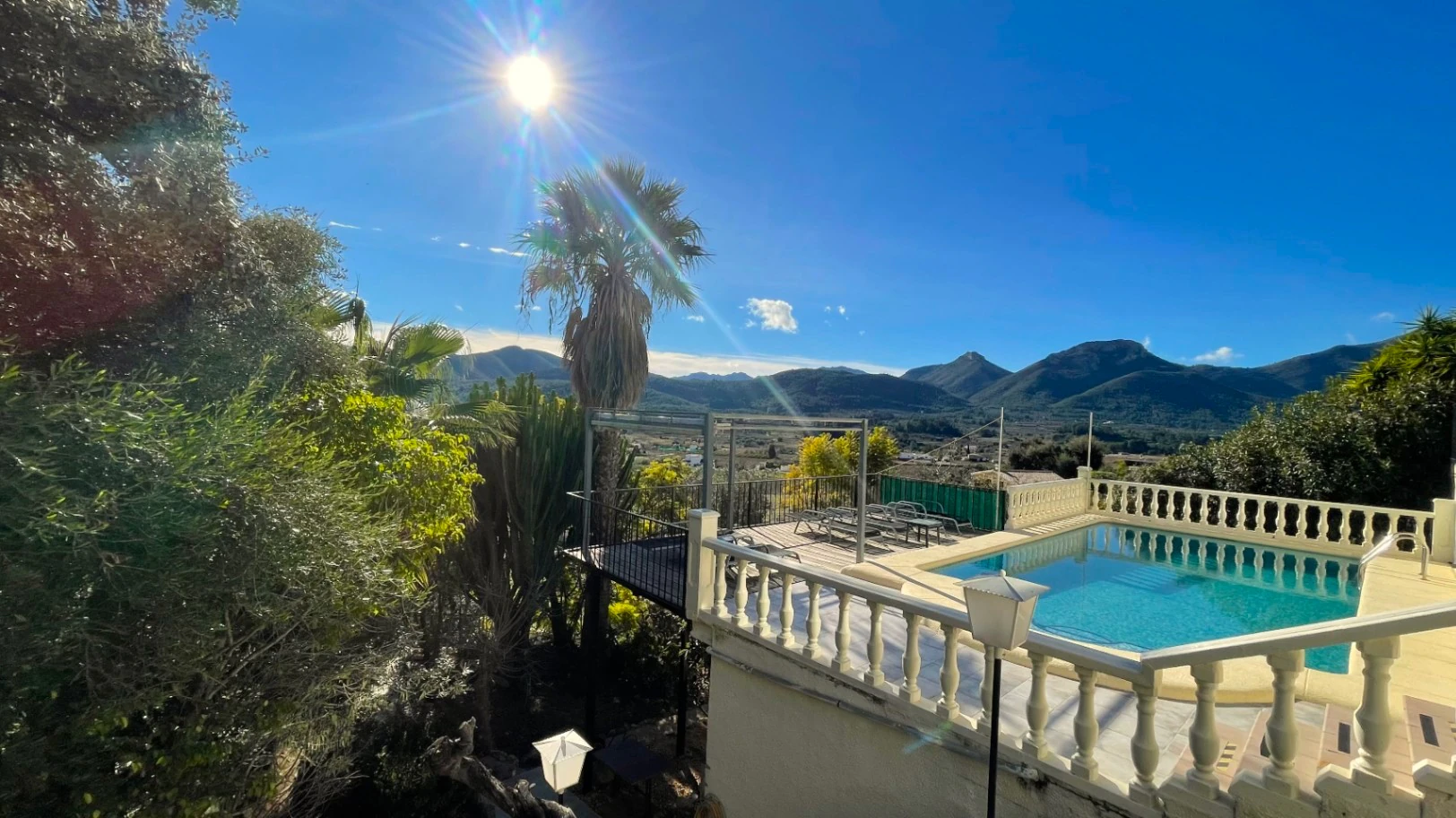 Villa en venta en Jalón: Orientada al sur, apartamento independiente para invitados.