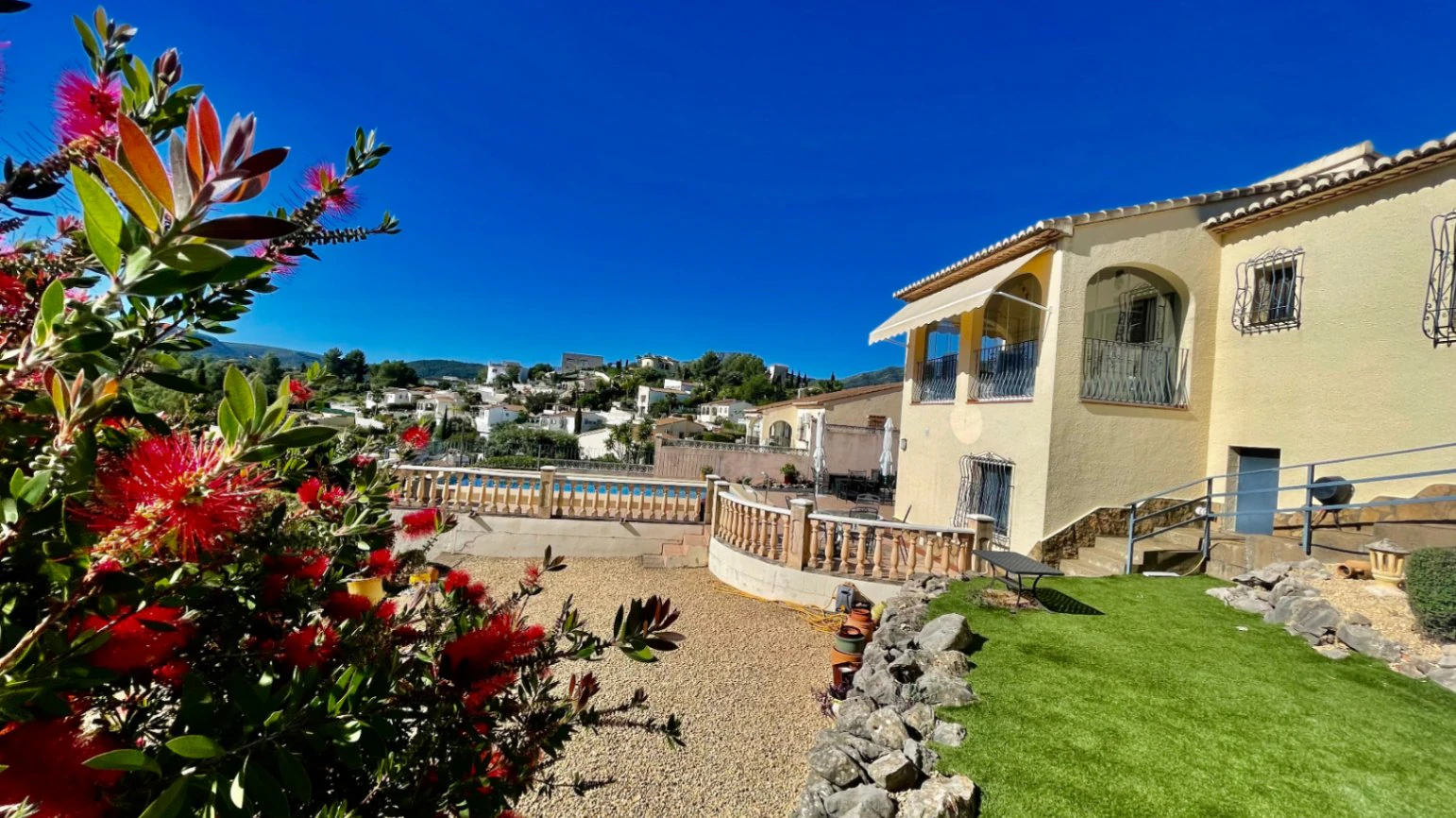 Villa for sale in Alcalali: Modern, with stunning views