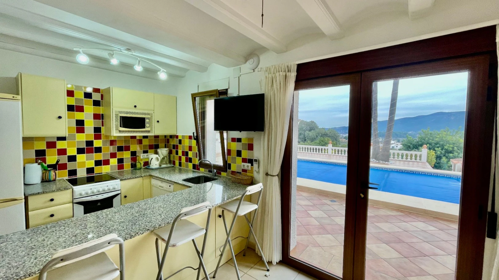 Villa en venta en Jalón: primera línea con espectaculares vistas orientadas al sur.