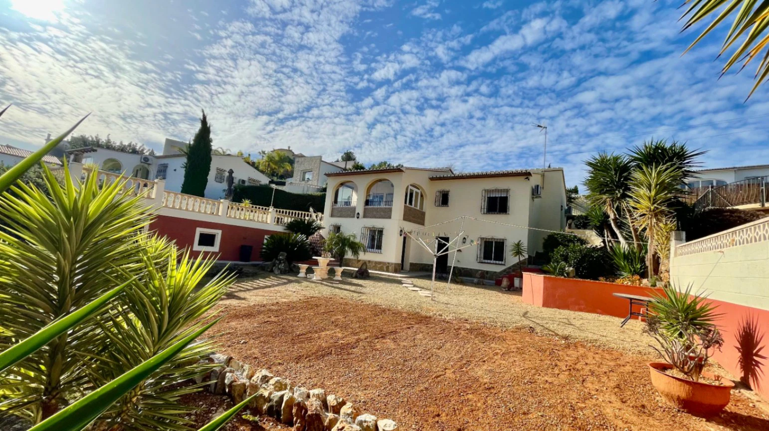Villa en venta en Alcalali: fabulosas vistas a la montaña, excelente privacidad.