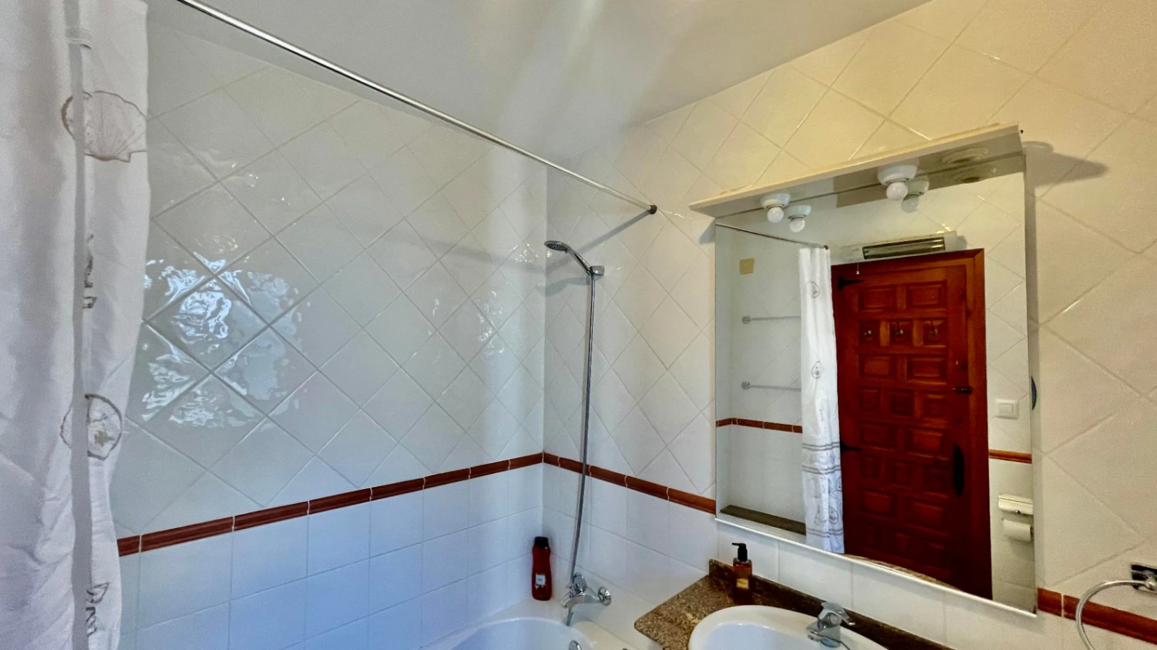 Fantastisch toevluchtsoord in finca-stijl – twee afzonderlijke woningen met twee zwembaden op een privéterrein van 2.032 m².
