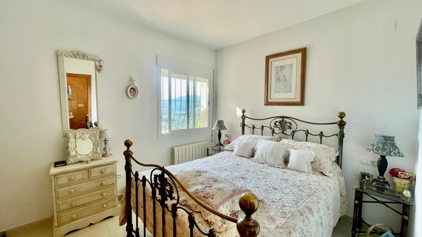 Villa en venta en Jalón: Espectaculares vistas al valle con orientación sur.