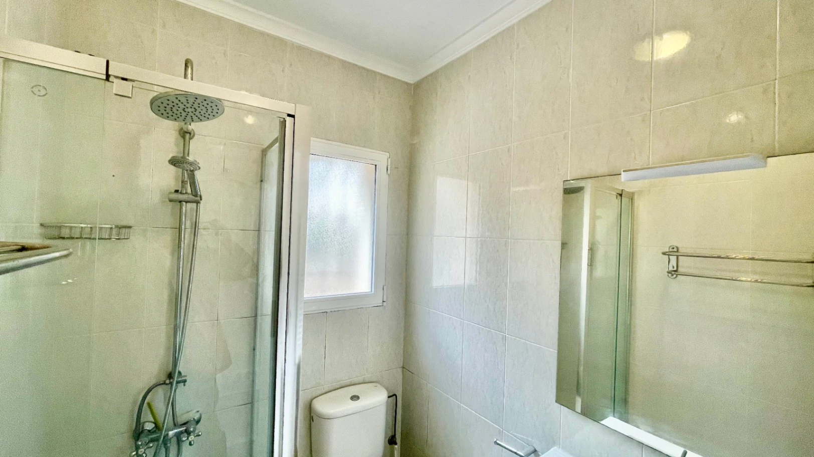 Villa en venta en Alcalali: parcela en esquina con vistas a la montaña