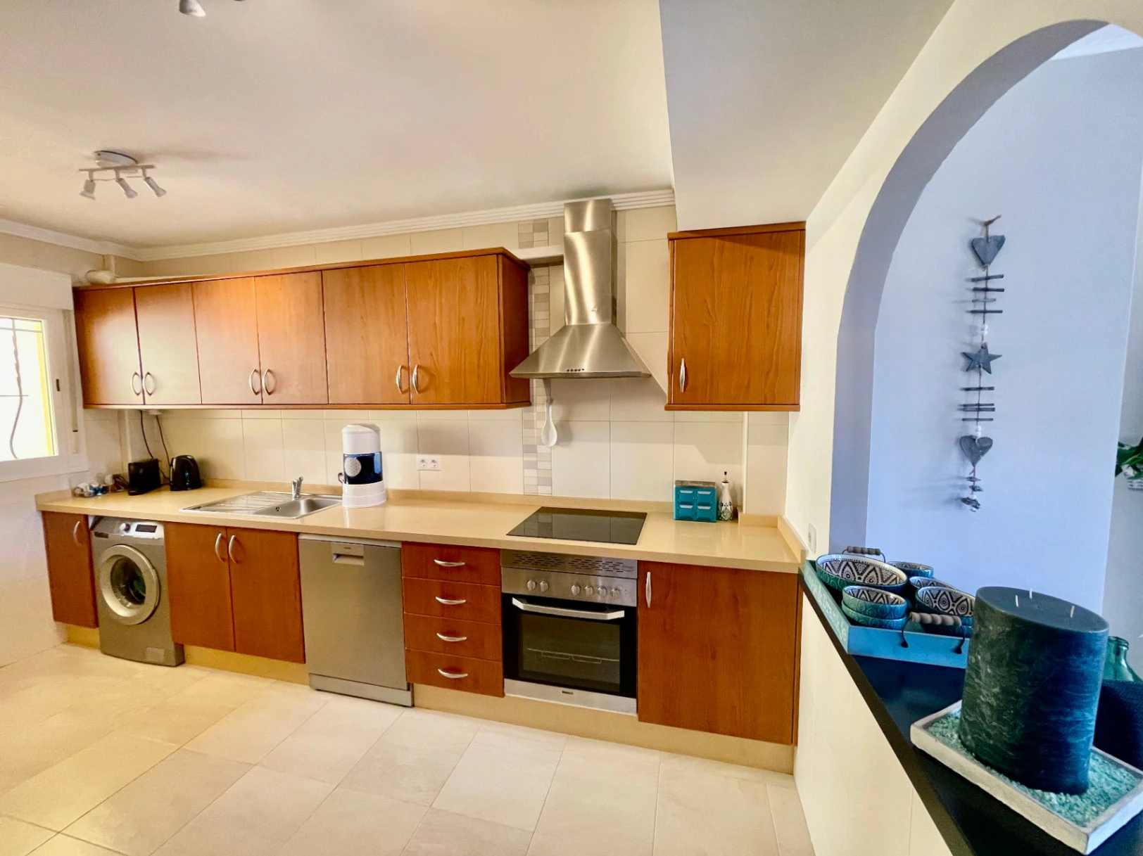 Casa adosada moderna en venta en Jalón: lujosa, con vistas impresionantes.