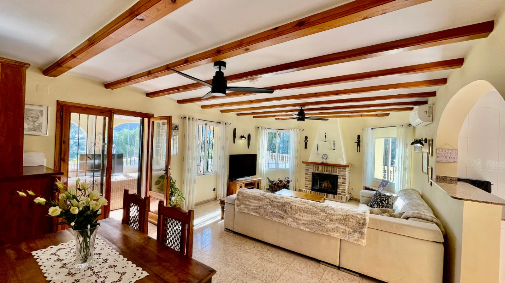Villa en venta en Alcalali: fabulosas vistas a la montaña, excelente privacidad.
