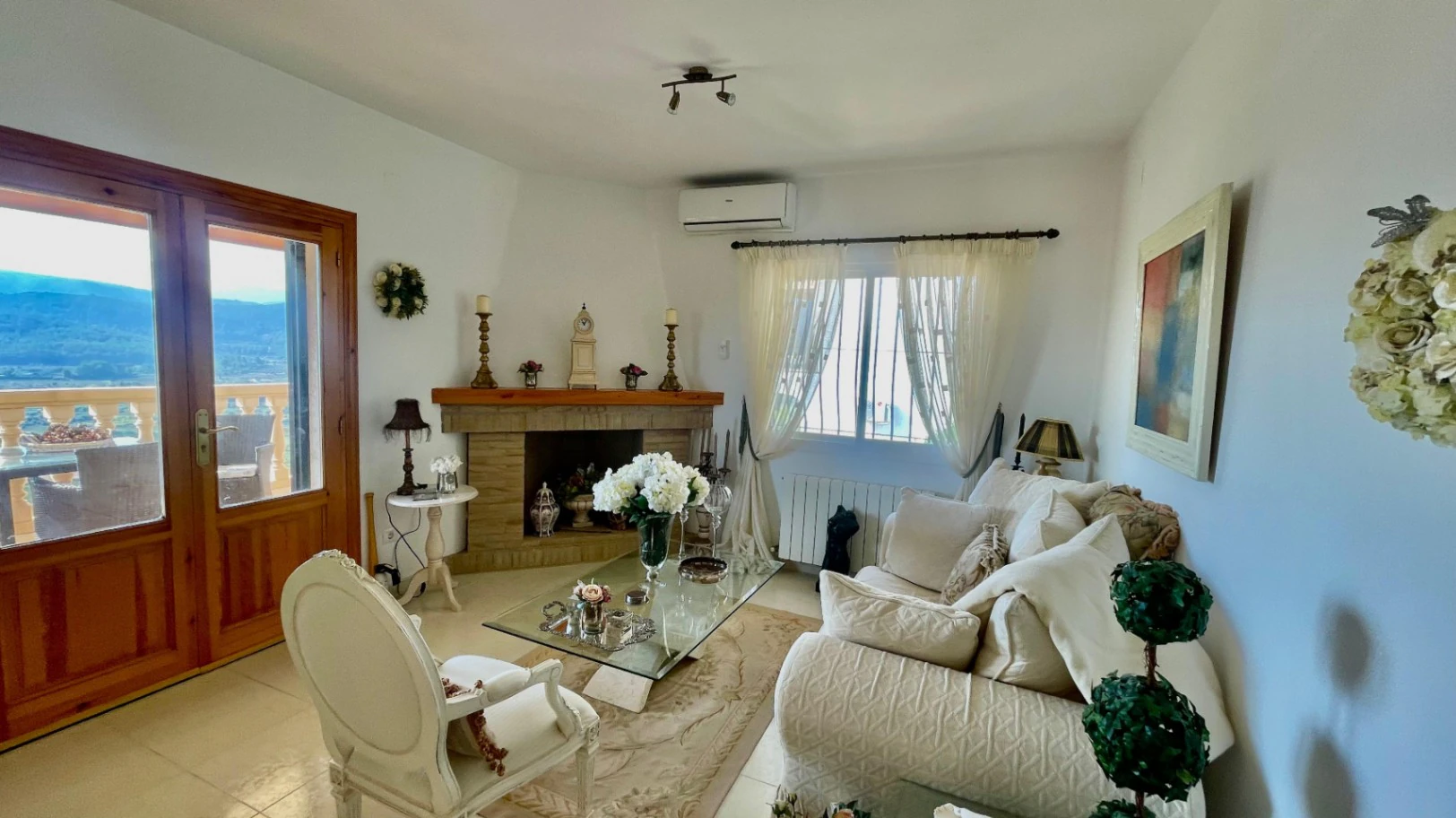 Villa en venta en Jalón: Espectaculares vistas al valle con orientación sur.
