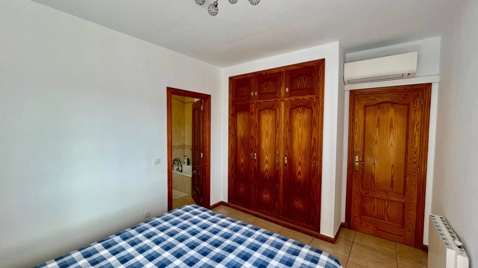 Villa en venta en Alcalali: Orientación sur, todo en una sola planta