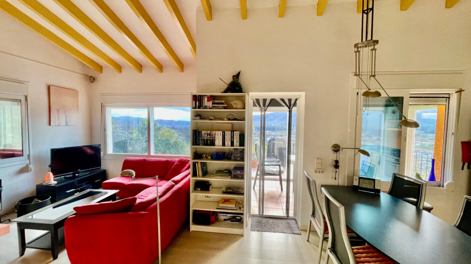Villa en venta en Jalón: Orientada al sur, apartamento independiente para invitados.