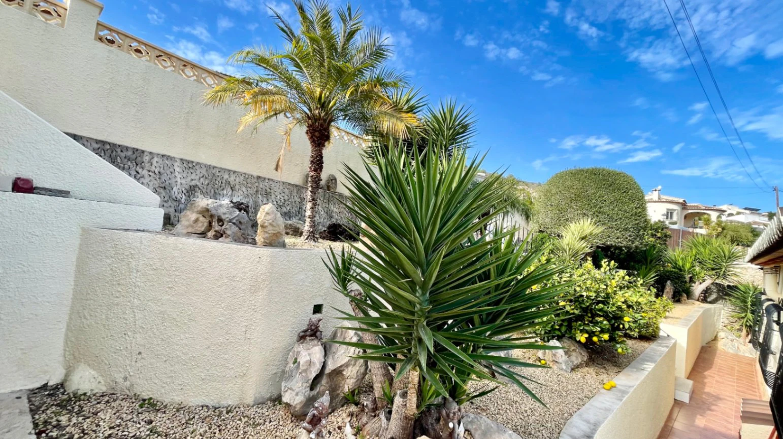 Villa en venta en Alcalali: fabulosas vistas a la montaña, excelente privacidad.