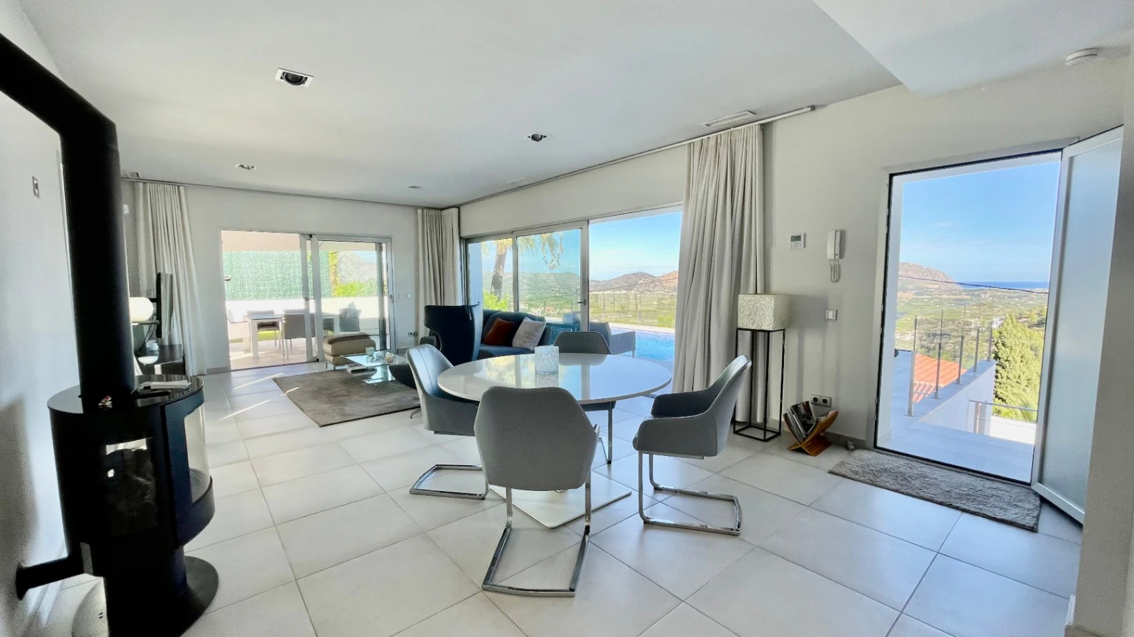 Villa for sale in Orba: Minimalist luxury, with fabulous views