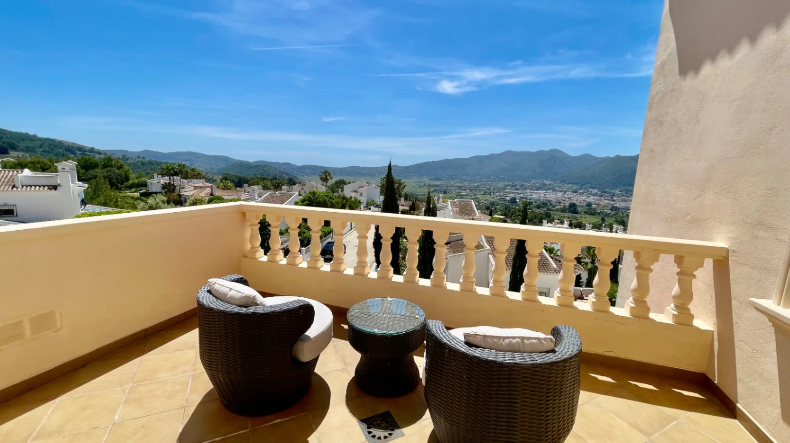 Villa for sale in Jalon: Luxurious, energy-efficient