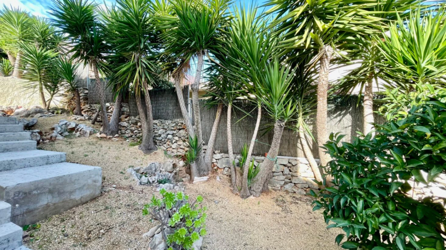 Villa en venta en Alcalali: fabulosas vistas a la montaña, excelente privacidad.