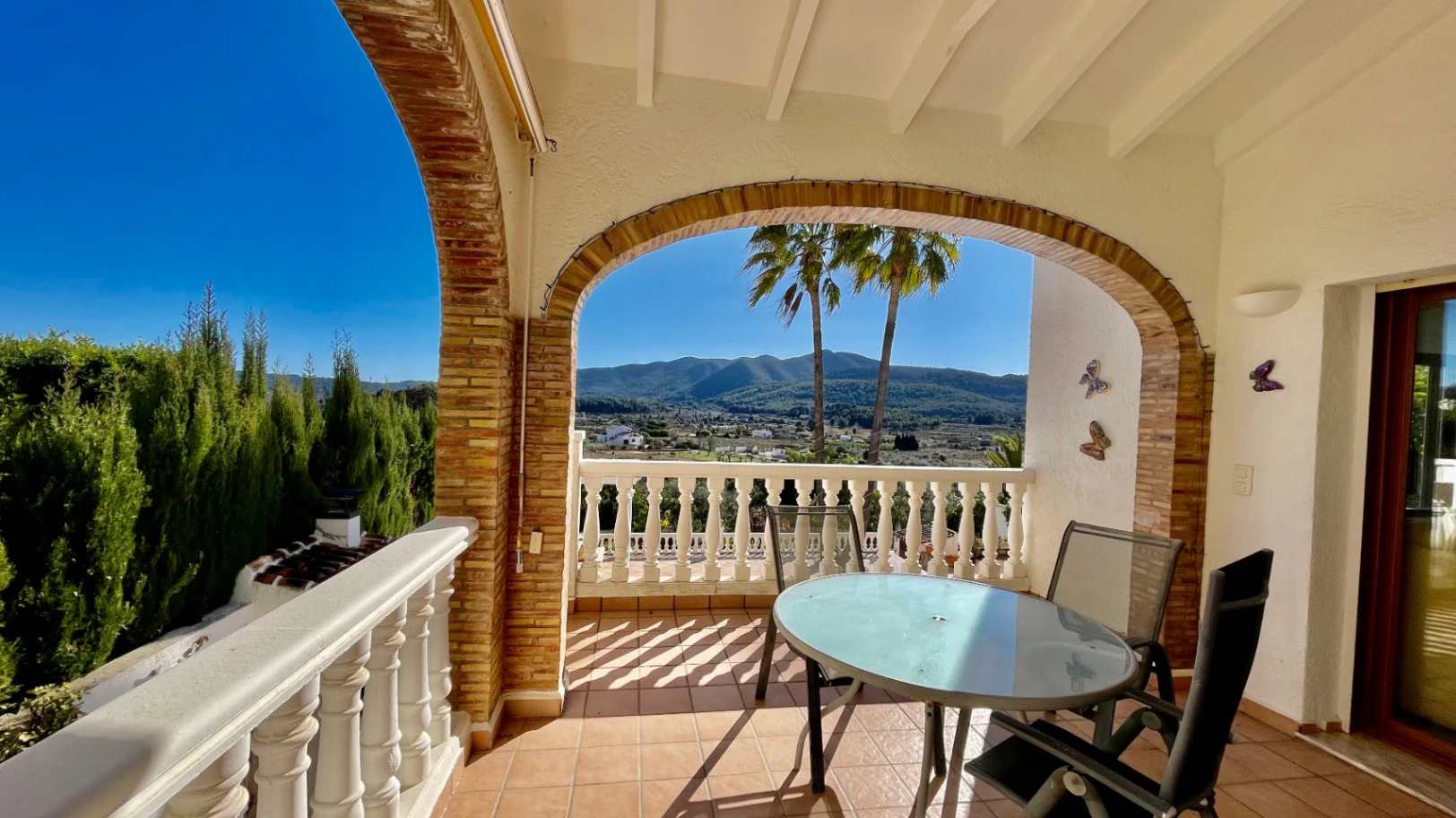 Villa en venta en Jalón: primera línea con espectaculares vistas orientadas al sur.