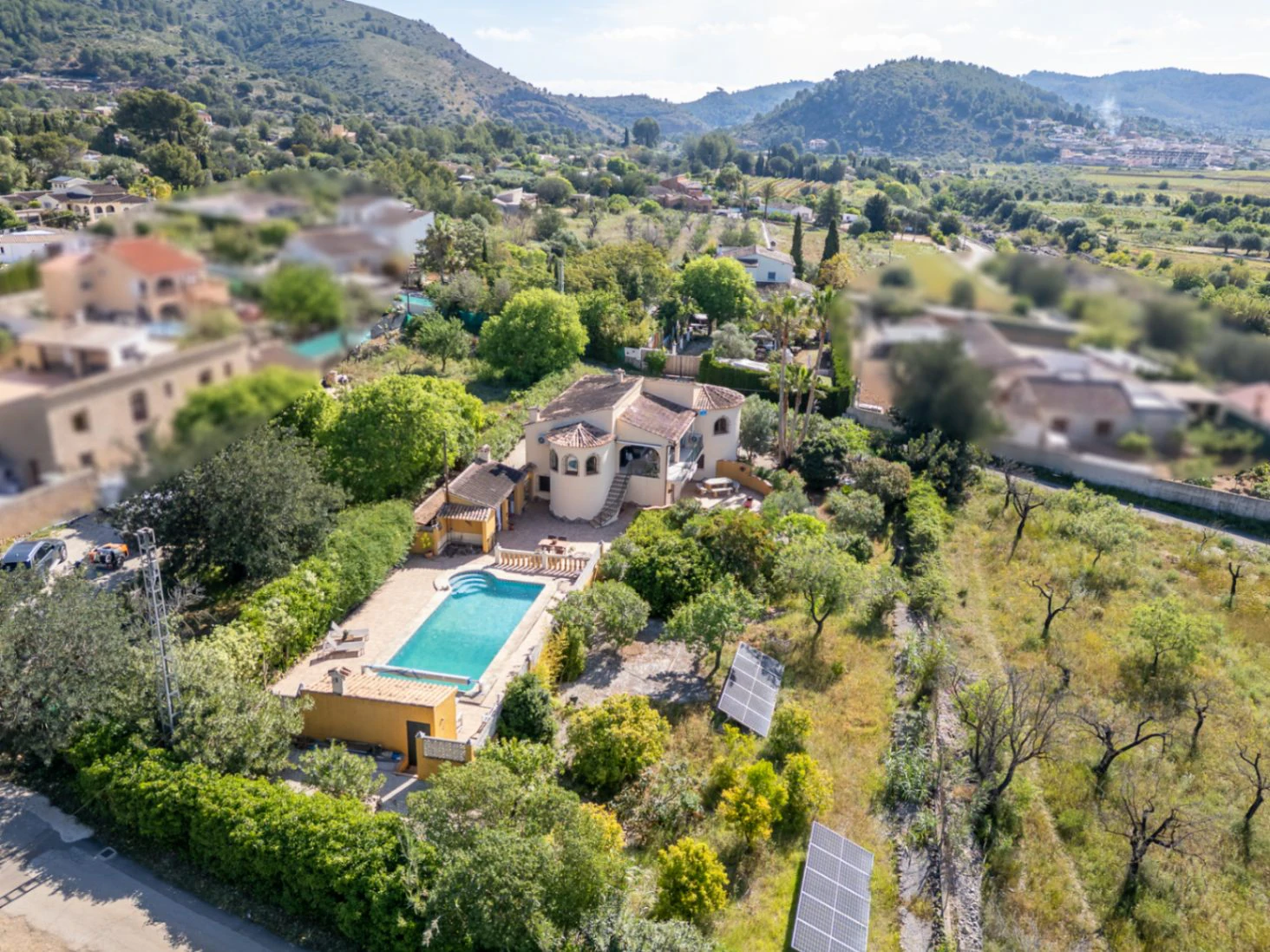 Villa en venta en Jalón: parcela llana y espaciosa, en una zona tranquila