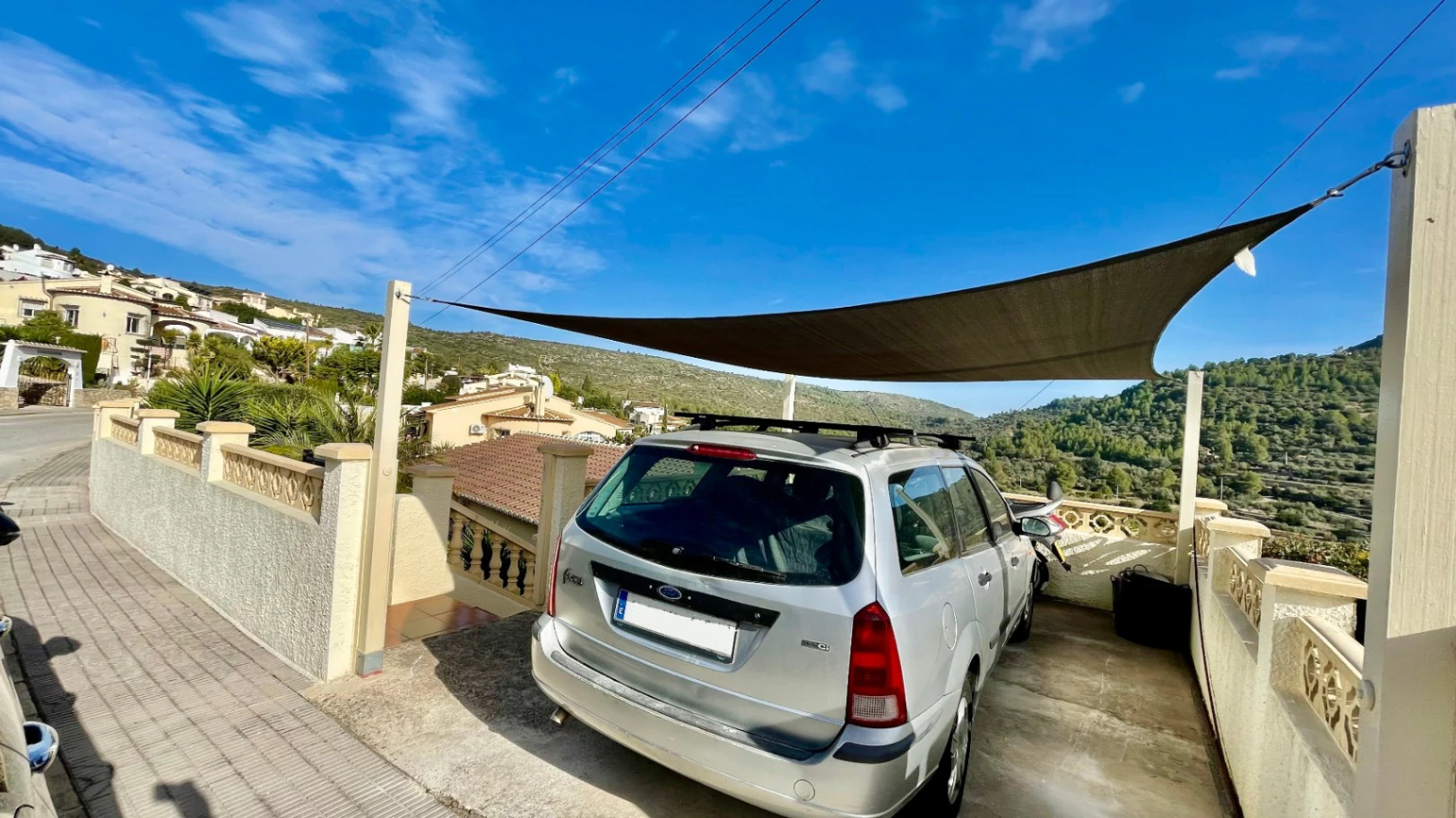 Villa en venta en Alcalali: fabulosas vistas a la montaña, excelente privacidad.