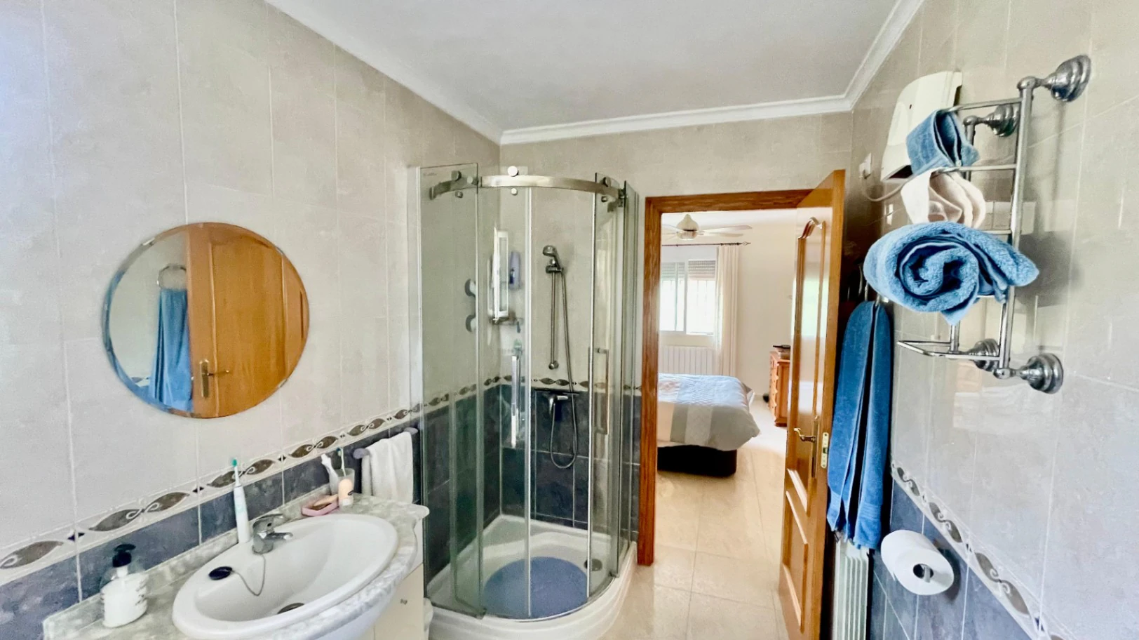 Villa en venta en Alcalali: fabulosas vistas, apartamento independiente.