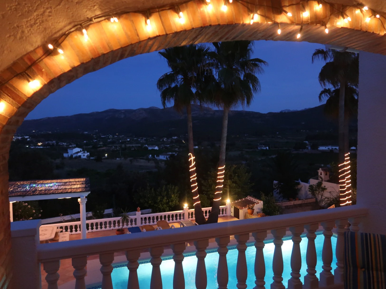 Villa en venta en Jalón: primera línea con espectaculares vistas orientadas al sur.